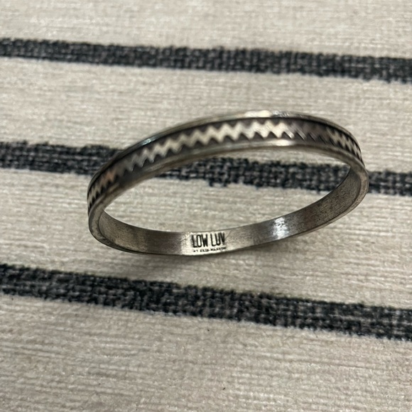 Low luv bangle - Picture 1 of 2